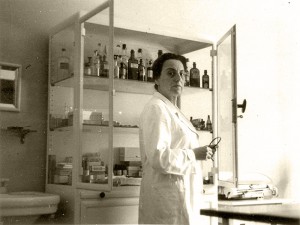 Dr. Antonie Sandels in her medical practice in Heidelberg. (1950’s) © Dr. Dieter Herberg