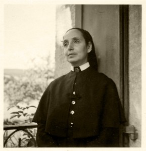 Community-nurse Elisabeth Neumann shortly after her successful escape to the rectory of Anna de Quervain in Laufen, Switzerland. © Dorothée de Quervain